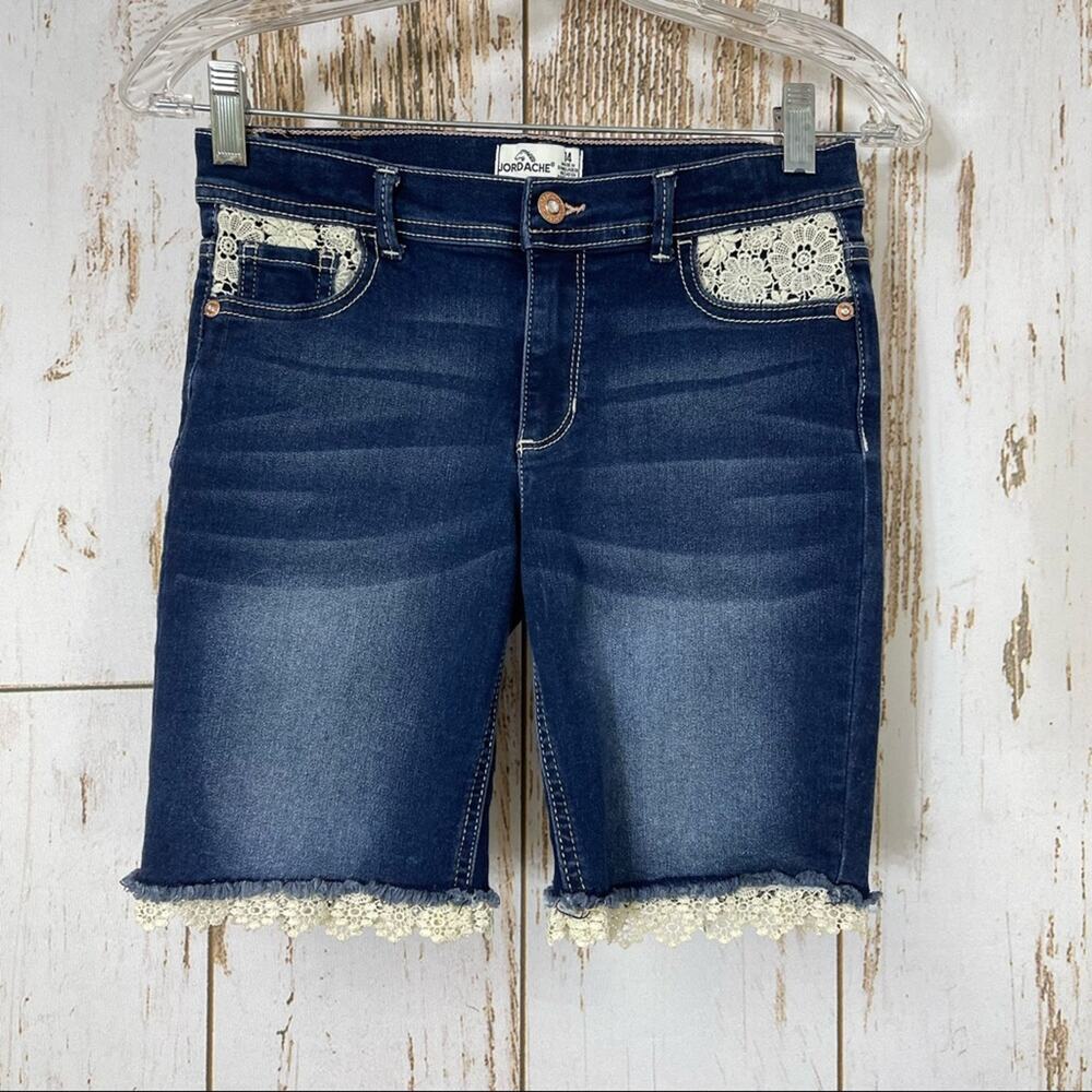 Jordache, Stretch Shorts Lacey details. Size 14 In excellent condition!